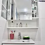 Charming Studio Redone In Neuf